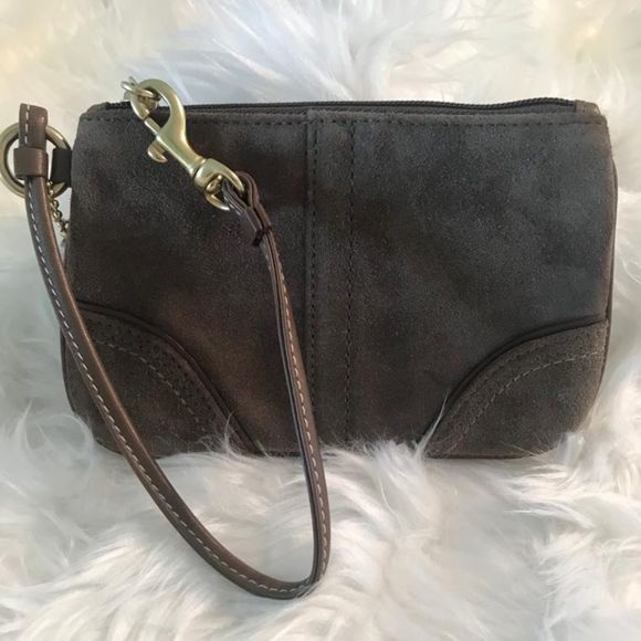 Classic suede leather Coach wristlet with key tag  - Picture 3 of 7